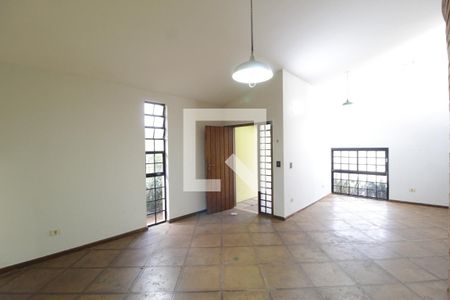 Sala de casa para alugar com 4 quartos, 230m² em Jardim Karaíba, Uberlândia