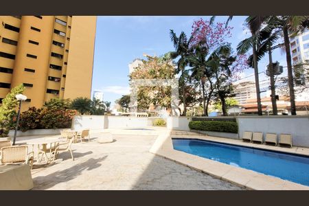 Apartamento à venda com 134m², 3 quartos e 2 vagas Apartamento à venda com 134m², 3 quartos e 2 vagasÁrea comum - Piscina