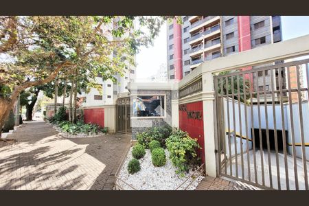 Apartamento à venda com 134m², 3 quartos e 2 vagas Apartamento à venda com 134m², 3 quartos e 2 vagasFachada e portaria