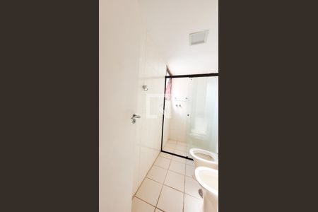 Banheiro da Suites de apartamento à venda com 3 quartos, 134m² em Cambuí, Campinas