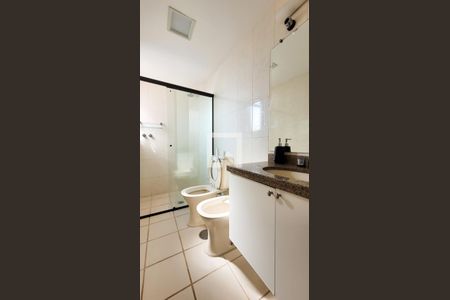 Apartamento à venda com 134m², 3 quartos e 2 vagas Apartamento à venda com 134m², 3 quartos e 2 vagasBanheiro da Suites