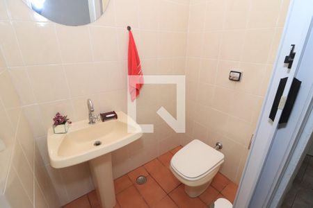 Casa de condomínio à venda com 194m², 5 quartos e 3 vagasLavabo