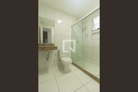 Banheiro da Suíte de casa de condomínio para alugar com 3 quartos, 200m² em Campo Grande, Rio de Janeiro