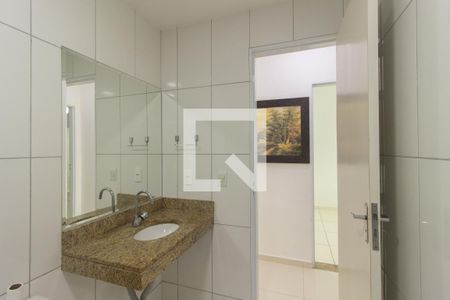 Casa de condomínio para alugar com 200m², 3 quartos e 1 vaga Casa de condomínio para alugar com 200m², 3 quartos e 1 vagaDetalhe do Banheiro Social