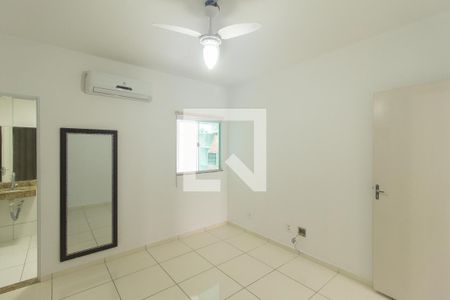 Suíte de casa de condomínio para alugar com 3 quartos, 200m² em Campo Grande, Rio de Janeiro