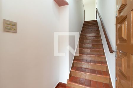 Casa para alugar com 96m², 2 quartos e 1 vagaEscada de Entrada