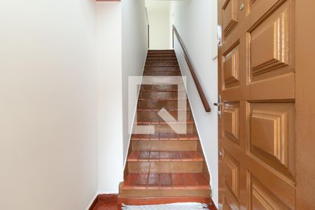 Casa para alugar com 96m², 2 quartos e 1 vagaEscada de Entrada