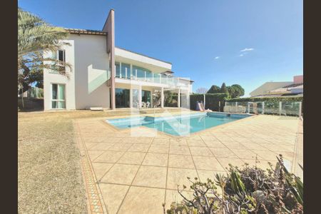 Casa à venda com 343m², 4 quartos e 2 vagas Casa à venda com 343m², 4 quartos e 2 vagasÁrea comum - Piscina