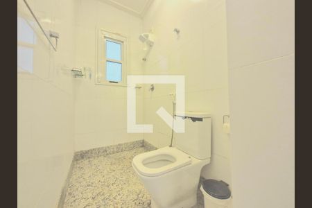 Casa à venda com 343m², 4 quartos e 2 vagas Casa à venda com 343m², 4 quartos e 2 vagasBanheiro semi suíte 2 e 3