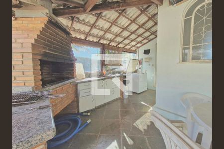 Casa à venda com 343m², 4 quartos e 2 vagas Casa à venda com 343m², 4 quartos e 2 vagasÁrea comum - Churrasqueira