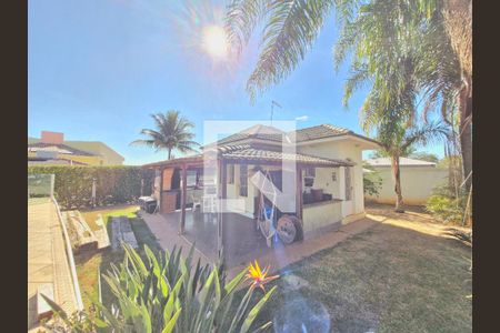 Casa à venda com 343m², 4 quartos e 2 vagas Casa à venda com 343m², 4 quartos e 2 vagasÁrea comum - Churrasqueira