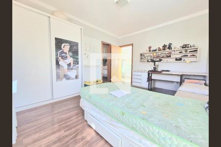 Casa à venda com 343m², 4 quartos e 2 vagas Casa à venda com 343m², 4 quartos e 2 vagasSemi suíte 2