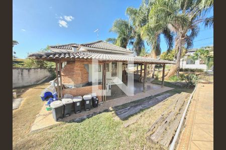 Casa à venda com 343m², 4 quartos e 2 vagas Casa à venda com 343m², 4 quartos e 2 vagasChurrasqueira