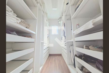 Casa à venda com 343m², 4 quartos e 2 vagas Casa à venda com 343m², 4 quartos e 2 vagasClosed suíte 4