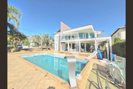 Casa à venda com 343m², 4 quartos e 2 vagas Casa à venda com 343m², 4 quartos e 2 vagasÁrea comum - Piscina