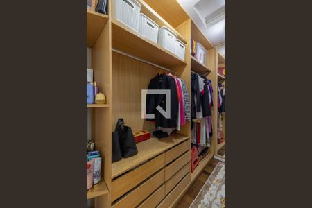 Casa à venda com 295m², 4 quartos e 4 vagasCloset Suíte 2