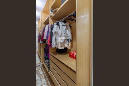 Casa à venda com 295m², 4 quartos e 4 vagasCloset Suíte 2