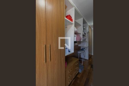 Casa à venda com 295m², 4 quartos e 4 vagasCloset Suíte 2