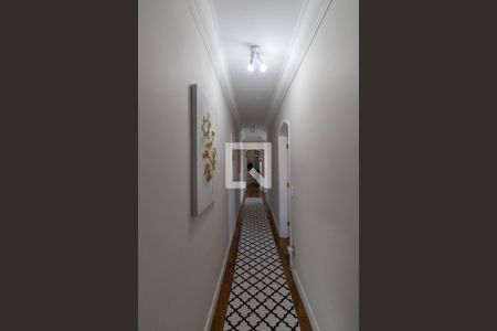 Casa à venda com 295m², 4 quartos e 4 vagasCorredor 