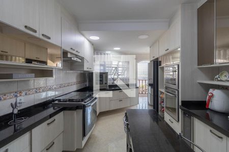 Casa à venda com 295m², 4 quartos e 4 vagasCozinha 