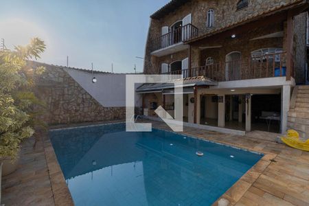 Casa à venda com 295m², 4 quartos e 4 vagasPiscina 