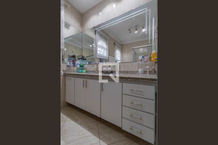 Casa à venda com 295m², 4 quartos e 4 vagasBanheiro Suíte 2