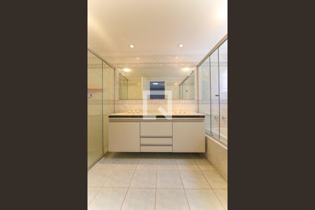 Apartamento à venda com 163m², 4 quartos e 3 vagasBanheiro do Quarto 3