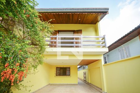 Casa à venda com 175m², 4 quartos e 4 vagas Casa à venda com 175m², 4 quartos e 4 vagasFachada