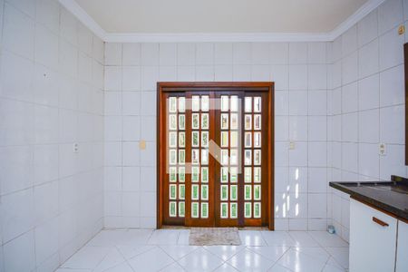 Casa à venda com 175m², 4 quartos e 4 vagas Casa à venda com 175m², 4 quartos e 4 vagasCozinha