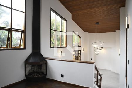 Casa de condomínio para alugar com 285m², 6 quartos e 4 vagasSala