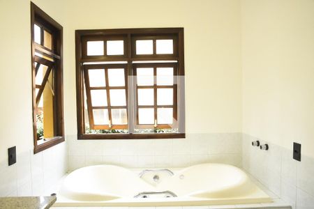 Casa de condomínio para alugar com 285m², 6 quartos e 4 vagasBanheiro da Suíte 2