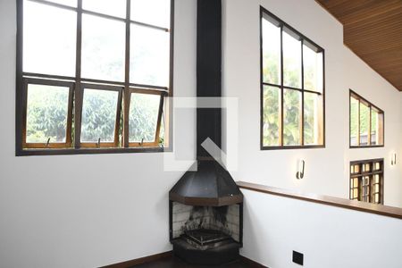 Casa de condomínio para alugar com 285m², 6 quartos e 4 vagasSala