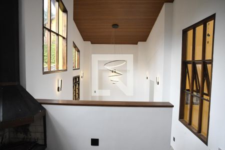 Casa de condomínio para alugar com 285m², 6 quartos e 4 vagasSala