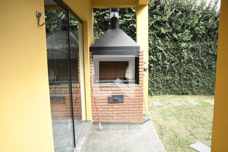 Casa de condomínio para alugar com 285m², 6 quartos e 4 vagasQuintal