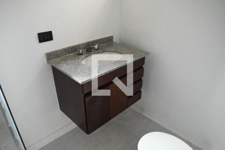 Casa de condomínio para alugar com 285m², 6 quartos e 4 vagasBanheiro social