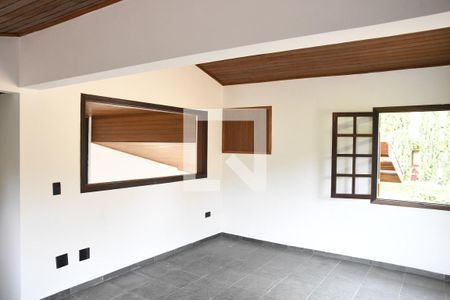 Casa de condomínio para alugar com 285m², 6 quartos e 4 vagasSótão