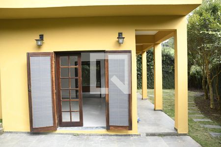 Casa de condomínio para alugar com 285m², 6 quartos e 4 vagasQuintal