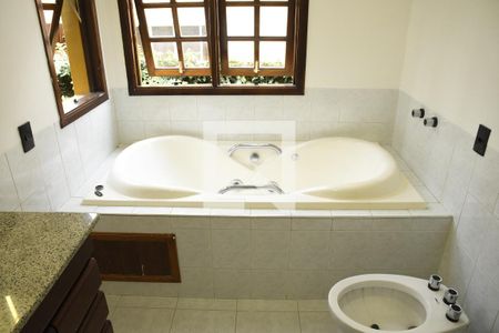 Casa de condomínio para alugar com 285m², 6 quartos e 4 vagasBanheiro da Suíte 2