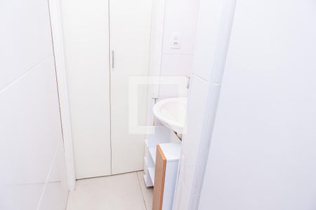 Apartamento para alugar com 46m², 2 quartos e 1 vaga Apartamento para alugar com 46m², 2 quartos e 1 vagaBanheiro