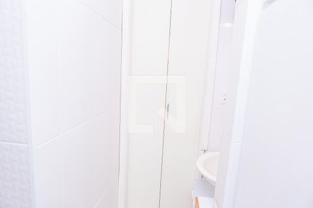 Apartamento para alugar com 46m², 2 quartos e 1 vaga Apartamento para alugar com 46m², 2 quartos e 1 vagaBanheiro