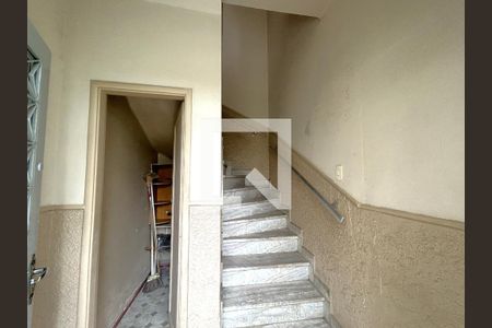 Apartamento para alugar com 88m², 3 quartos e sem vagaEscada da entrada