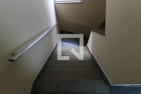 Apartamento à venda com 55m², 2 quartos e sem vagaEscada