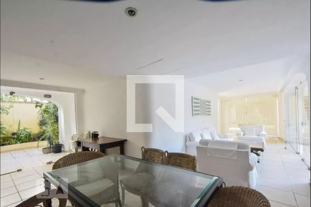 Apartamento à venda com 145m², 4 quartos e 2 vagas Apartamento à venda com 145m², 4 quartos e 2 vagasÁrea comum - Salão de festas