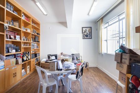 Casa à venda com 250m², 5 quartos e 2 vagasEscritório