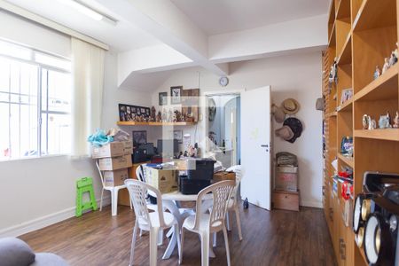 Casa à venda com 250m², 5 quartos e 2 vagasEscritório