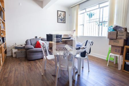 Casa à venda com 250m², 5 quartos e 2 vagasEscritório