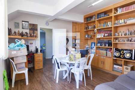 Casa à venda com 250m², 5 quartos e 2 vagasEscritório