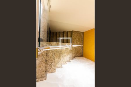 Casa à venda com 230m², 5 quartos e 2 vagasEscada