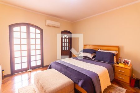 Casa à venda com 230m², 5 quartos e 2 vagasSuíte 