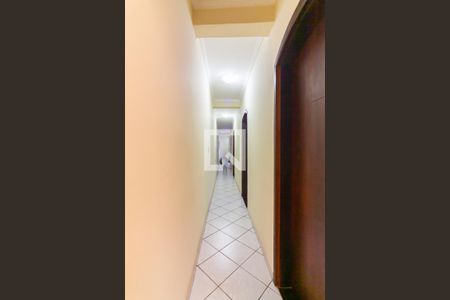 Casa à venda com 230m², 5 quartos e 2 vagasCorredor